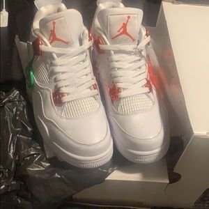 Air Jordan 4 metallic orange